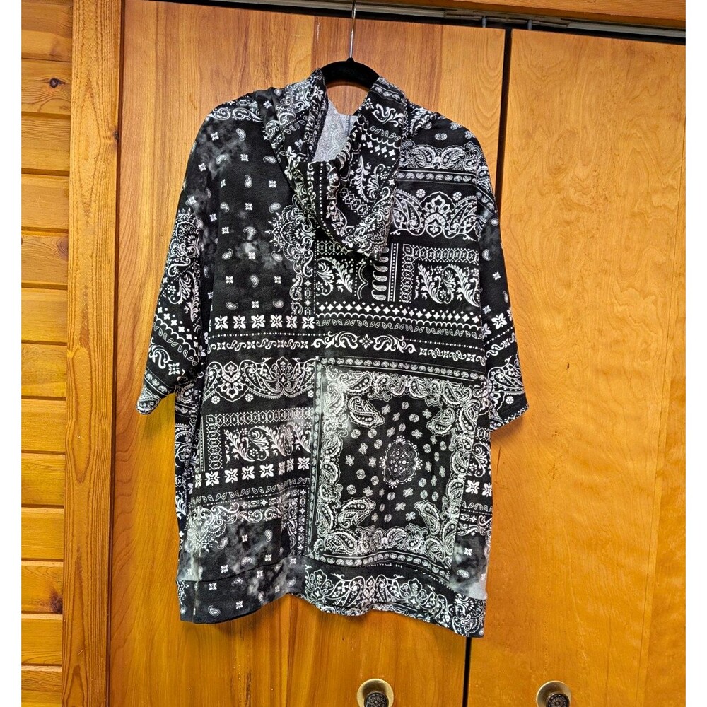 No Boundaries Men’s Paisley Black/White Short Sleeve Hoodie 3XL B&T